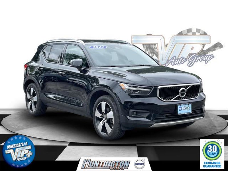 Certified 2022 Volvo XC40 T5 Momentum image 1