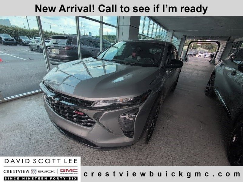 Certified 2025 Chevrolet Trax RS image 1