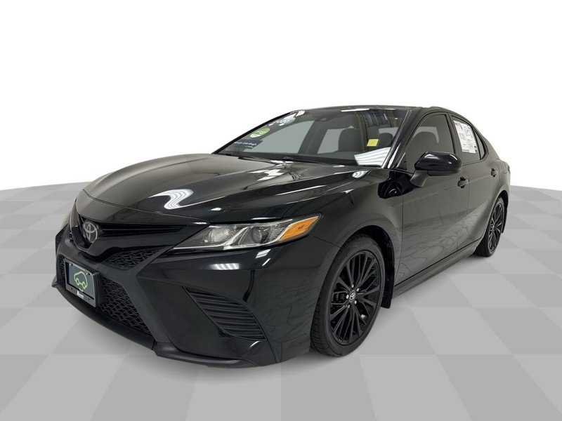 Used 2020 Toyota Camry SE image 1