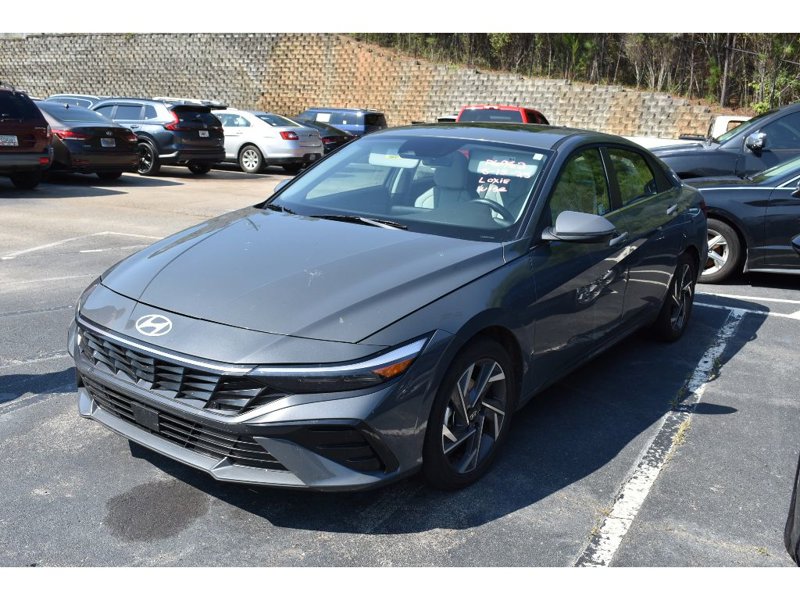 Certified 2025 Hyundai Elantra Limited image 1