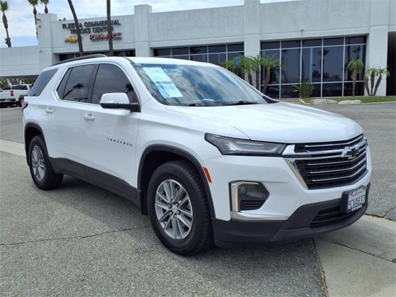 Certified 2022 Chevrolet Traverse LT image 1