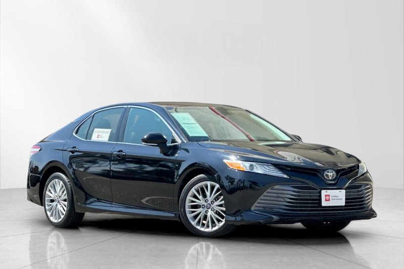 Used 2020 Toyota Camry XLE image 1