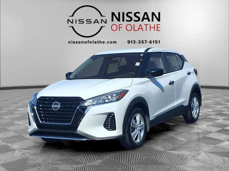 Certified 2025 Nissan Kicks Play S image 1