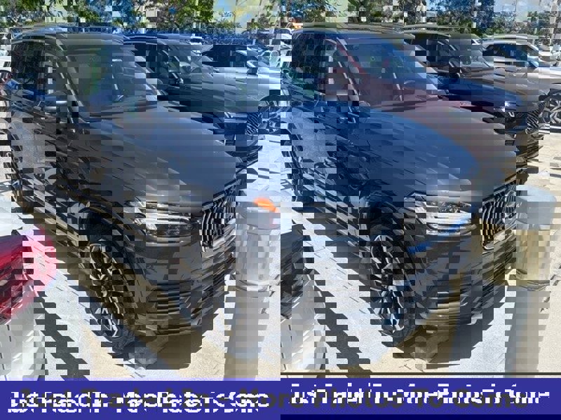 Certified 2022 Volvo XC90 T6 Momentum w/ Advanced Package image 1
