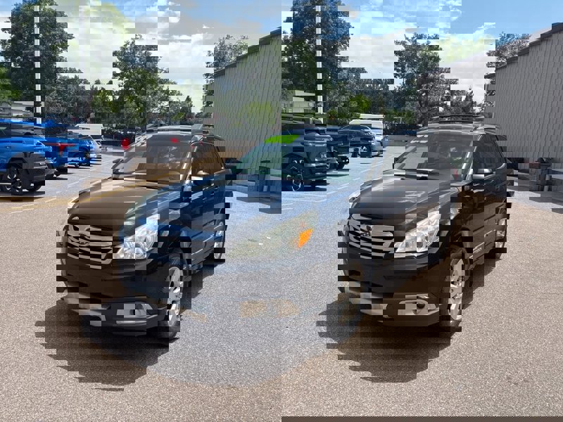 Used 2012 Subaru Outback 3.6R Limited w/ Moonroof Pkg image 1
