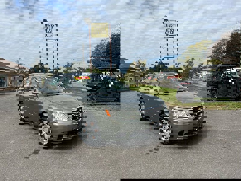 Used 2010 Hyundai Sonata GLS image 1