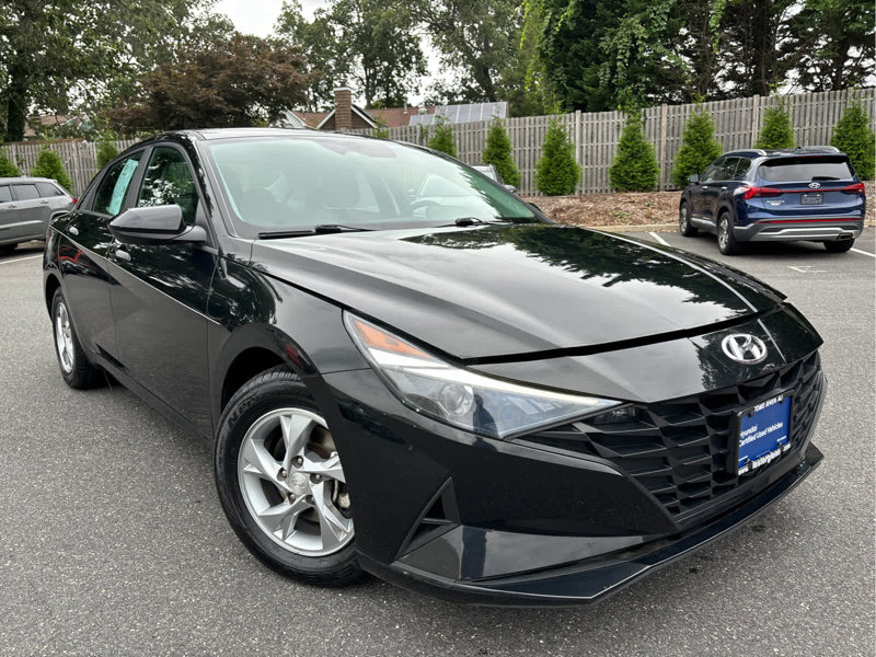 Certified 2023 Hyundai Elantra SE image 1