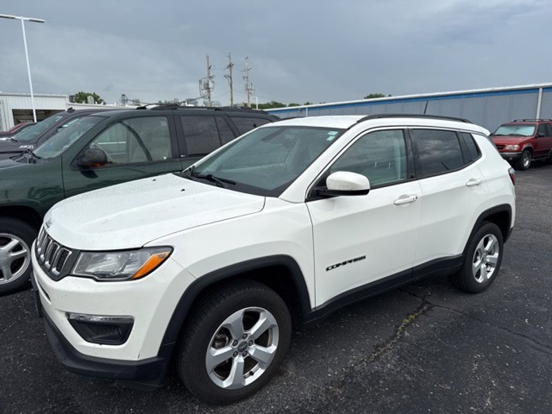 Used 2018 Jeep Compass Latitude image 1