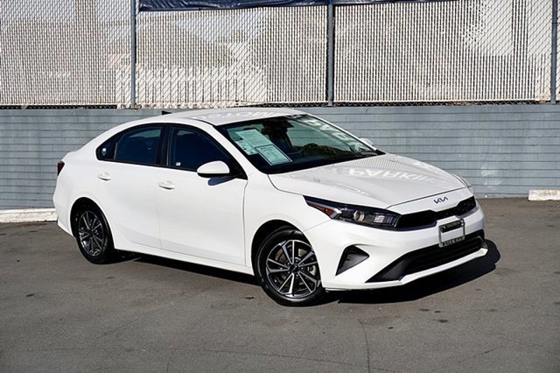 Certified 2022 Kia Forte LXS image 1