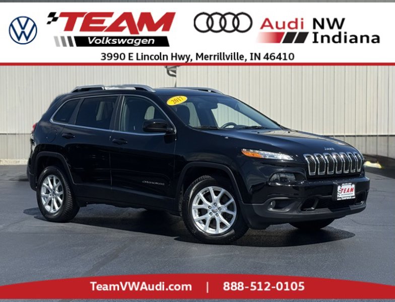 Used 2017 Jeep Cherokee Latitude w/ Cold Weather Group image 1