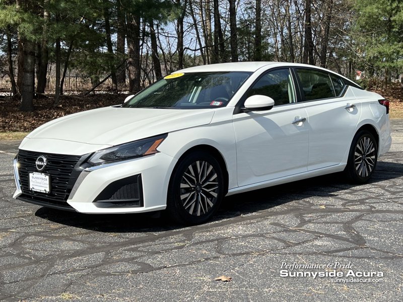 Used 2023 Nissan Altima 2.5 SV image 1