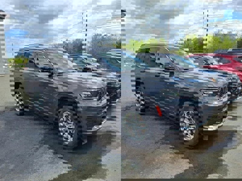 Used 2022 Jeep Grand Cherokee L Laredo w/ Luxury Tech Group I image 1
