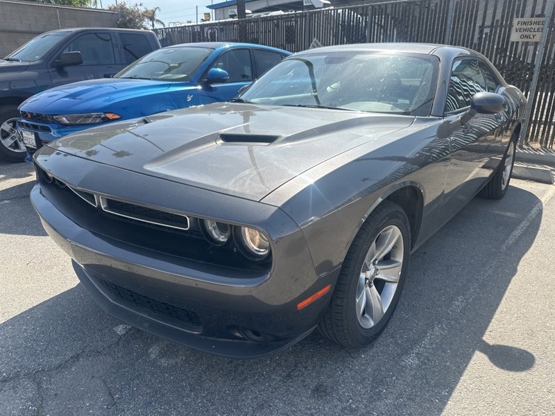 Used 2022 Dodge Challenger SXT image 1