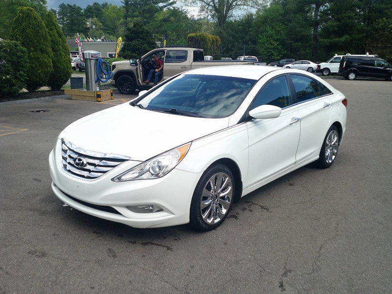 Used 2013 Hyundai Sonata SE image 1