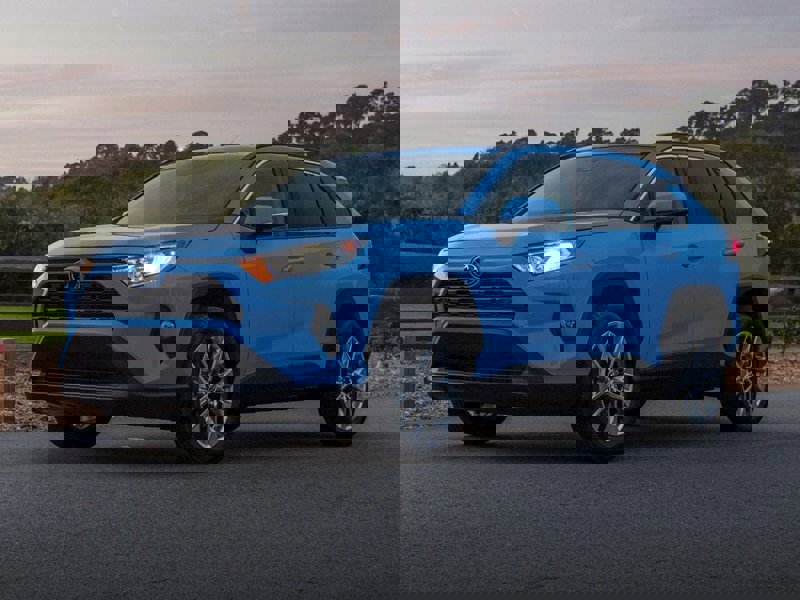 Used 2021 Toyota RAV4 XLE image 1