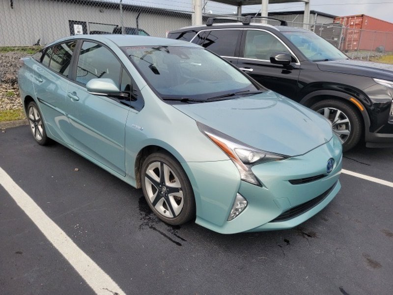 Used 2017 Toyota Prius Four Touring image 1