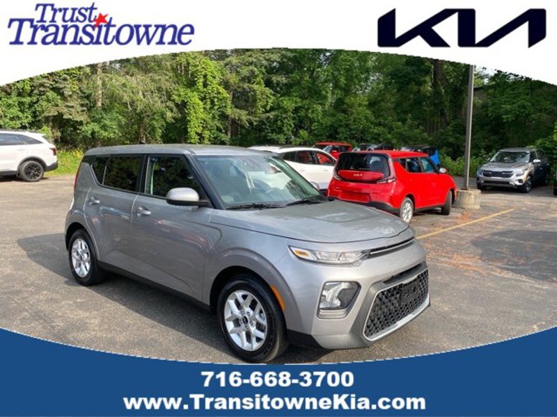 Certified 2022 Kia Soul LX w/ Technology Package image 1