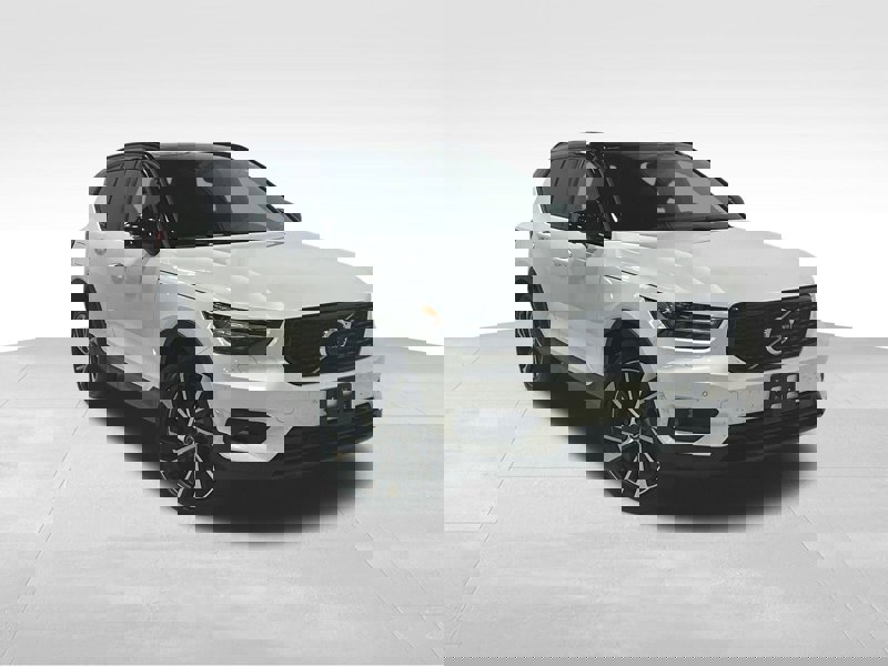 Certified 2022 Volvo XC40 T5 R-Design w/ Advanced Package image 1