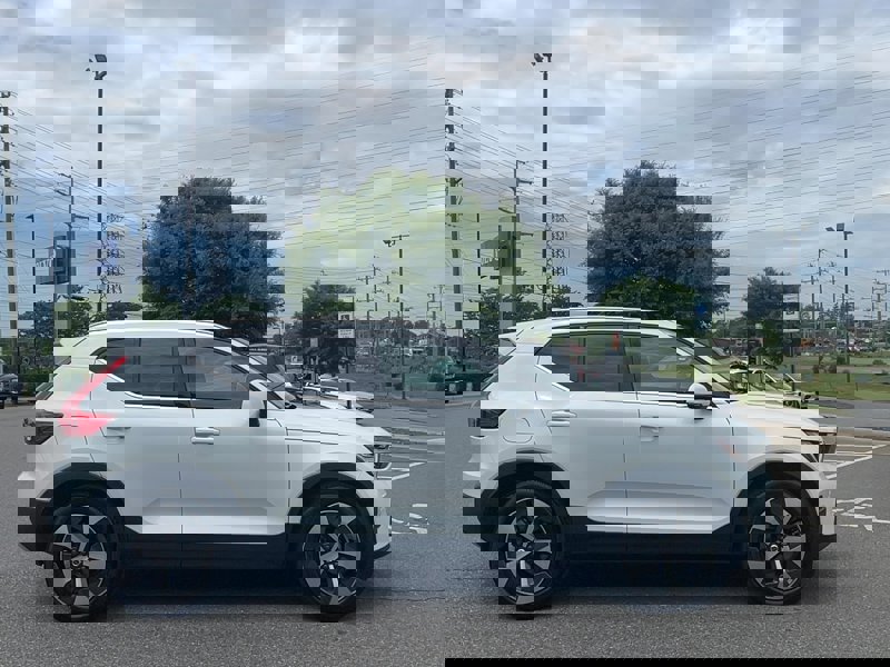 Certified 2023 Volvo XC40 B5 Plus w/ Driver Assist Package image 1