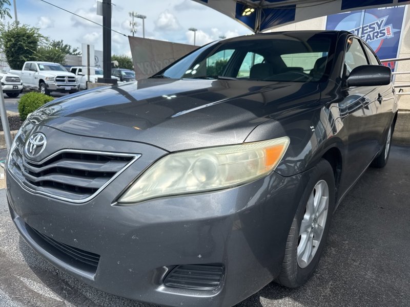 Used 2011 Toyota Camry SE image 1