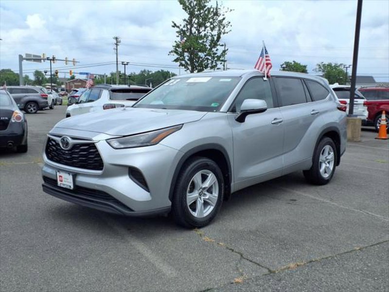 Certified 2023 Toyota Highlander L image 1