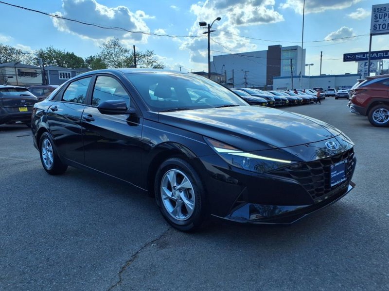 Certified 2023 Hyundai Elantra SE image 1