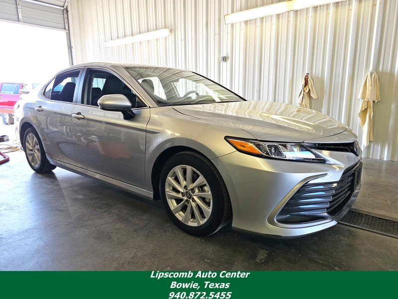 Used 2023 Toyota Camry LE image 1