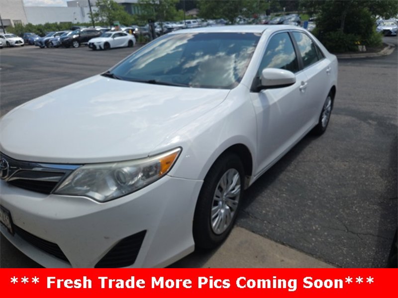 Used 2014 Toyota Camry LE image 1