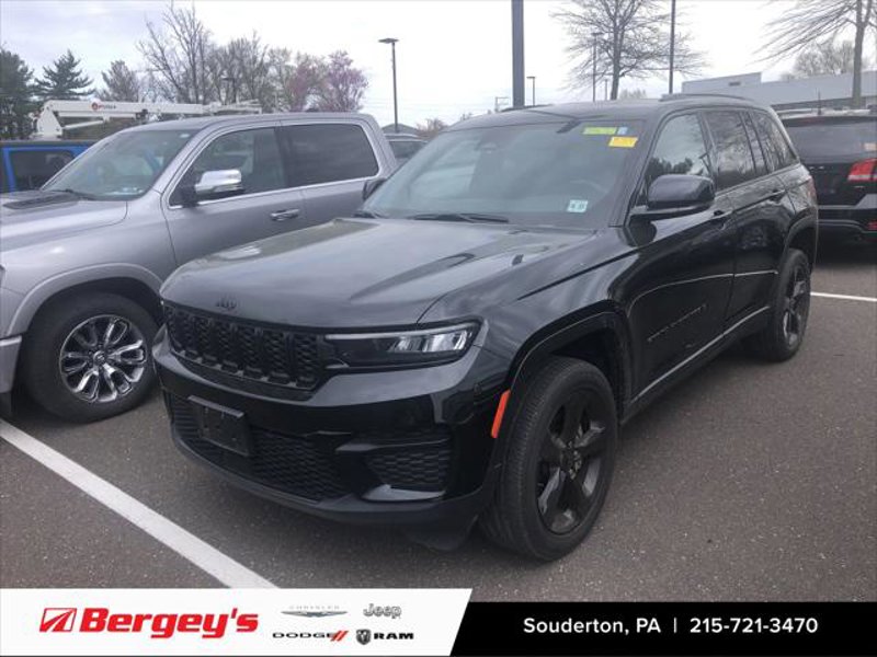 Certified 2022 Jeep Grand Cherokee Altitude image 1