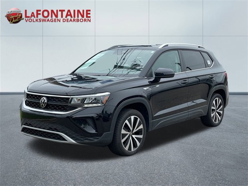 Certified 2024 Volkswagen Taos SE image 1