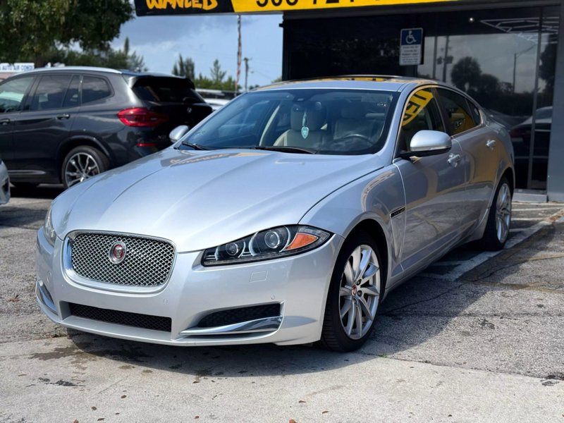 Used 2015 Jaguar XF Premium image 1