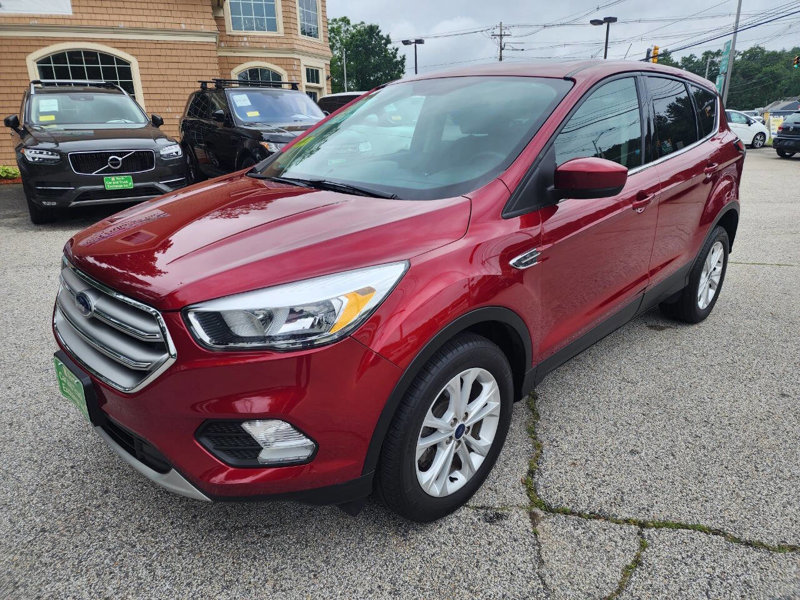 Used 2017 Ford Escape SE w/ SE Cold Weather Package image 1