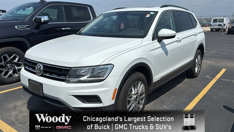 Used 2018 Volkswagen Tiguan SE w/ Panoramic Sunroof Package image 1