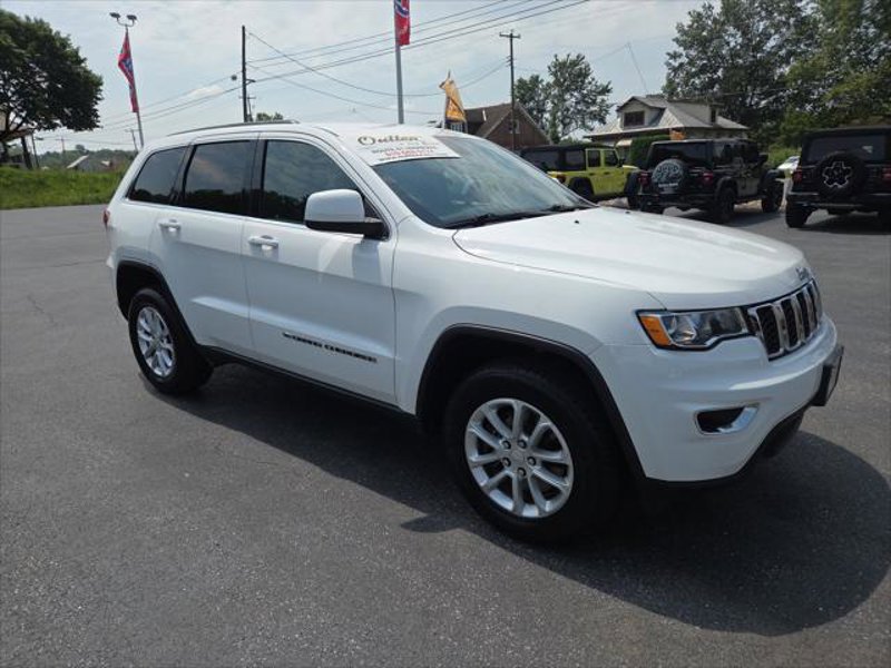 Certified 2022 Jeep Grand Cherokee Laredo X image 1