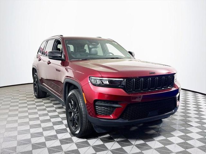 Certified 2024 Jeep Grand Cherokee Altitude image 1