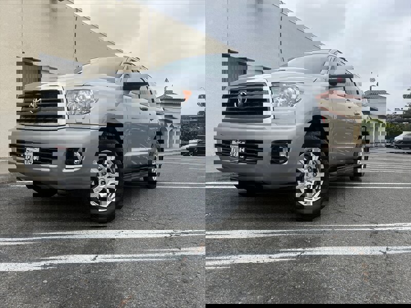 Used 2015 Toyota Sequoia SR5 image 1