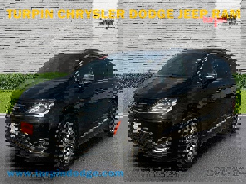 Certified 2020 Chrysler Pacifica Limited image 1