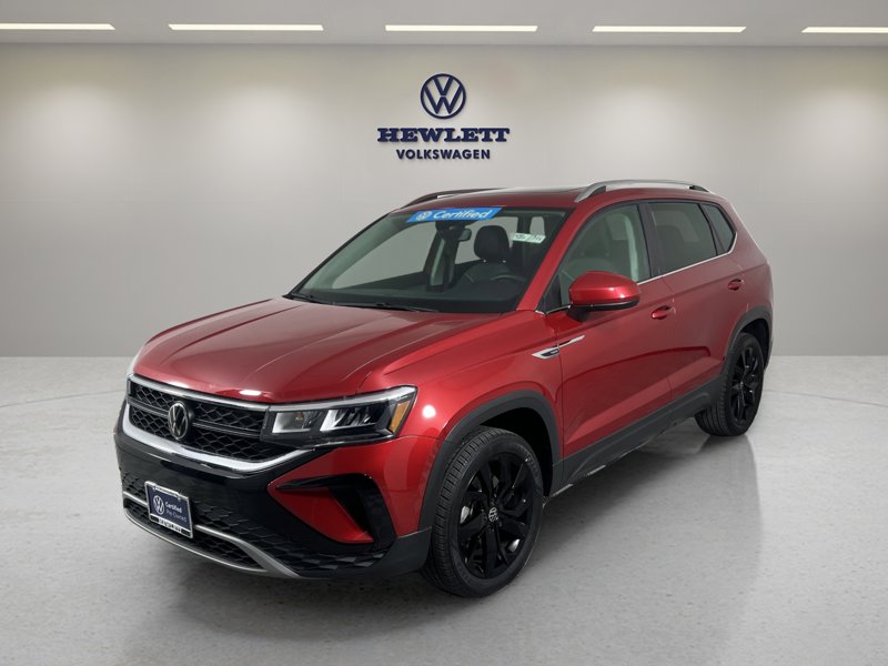 Certified 2024 Volkswagen Taos SE image 1