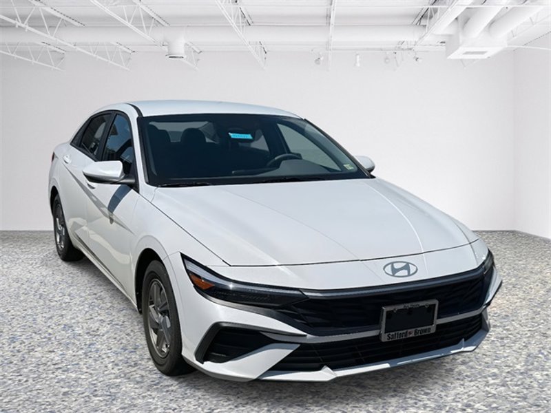 Certified 2024 Hyundai Elantra SE image 1