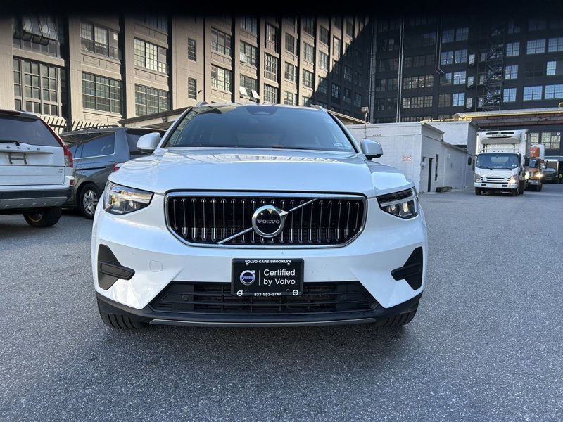 Certified 2024 Volvo XC40 B5 Core image 1