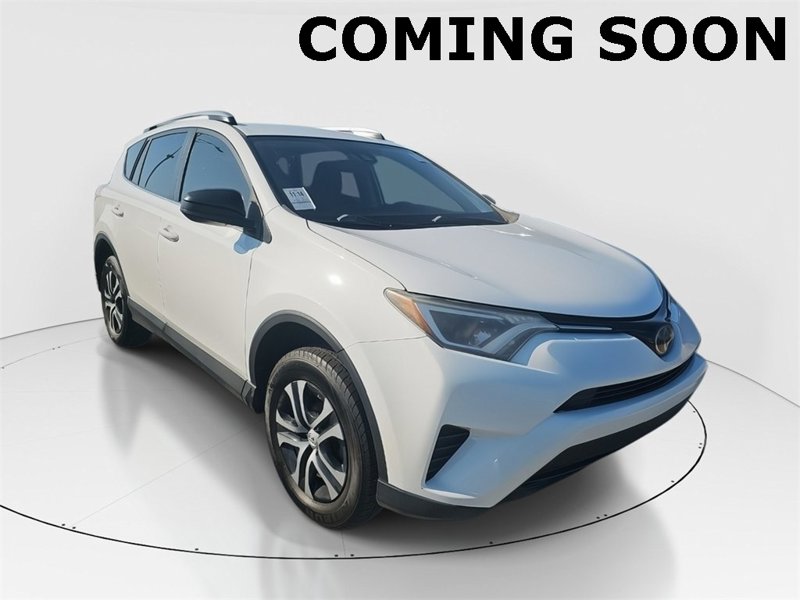 Used 2018 Toyota RAV4 LE image 1