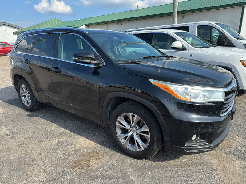 Used 2014 Toyota Highlander XLE image 1