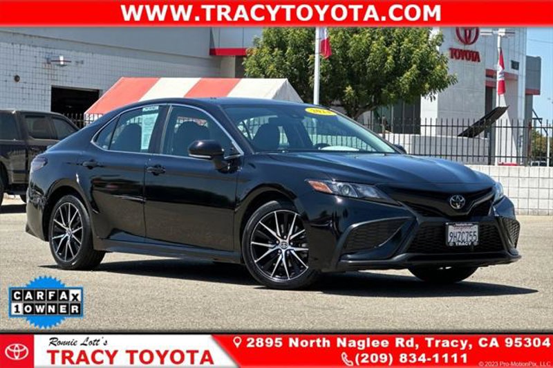 Certified 2024 Toyota Camry SE image 1