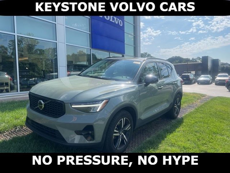 Certified 2023 Volvo XC40 B5 Plus w/ Climate Package image 1