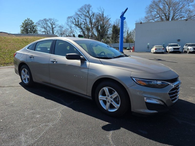 Used 2022 Chevrolet Malibu LS image 1