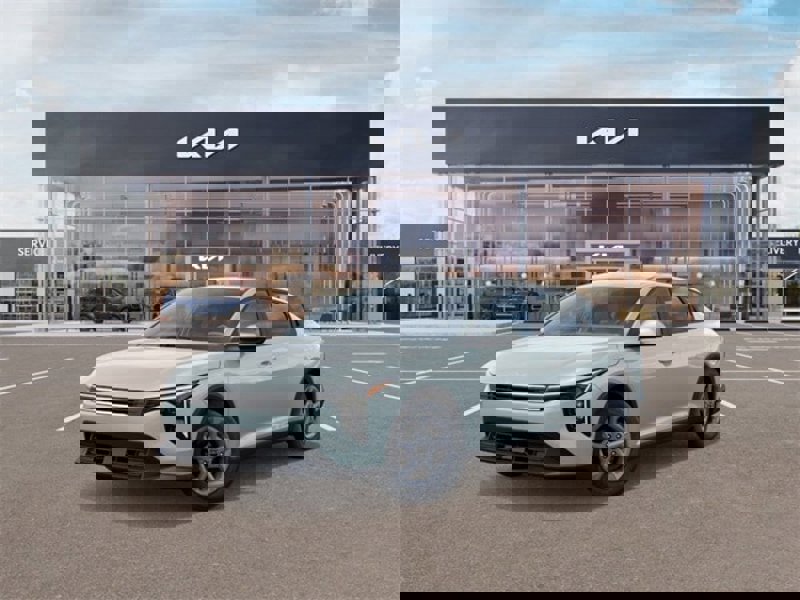New 2025 Kia K4 LXS image 1