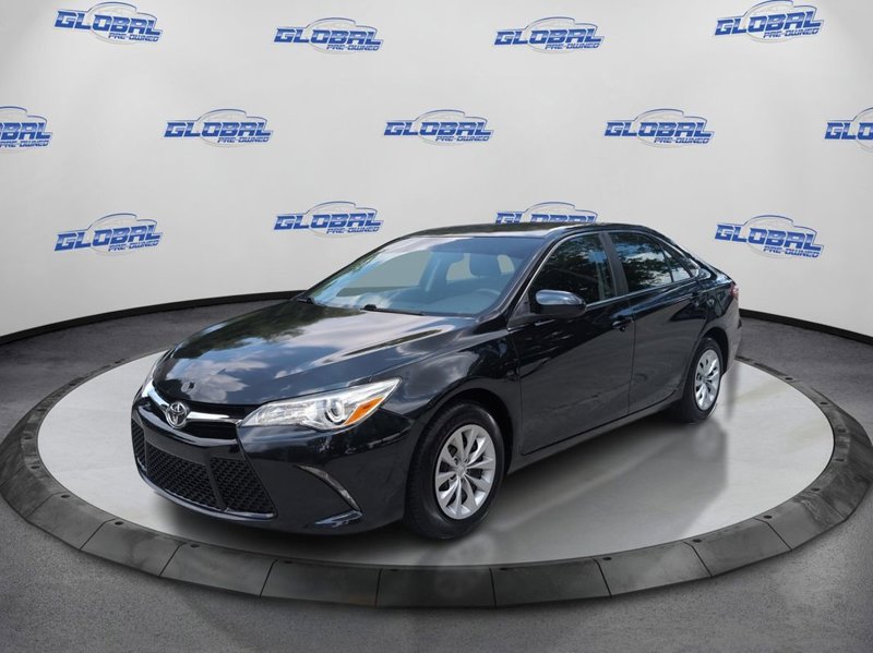 Used 2016 Toyota Camry LE image 1