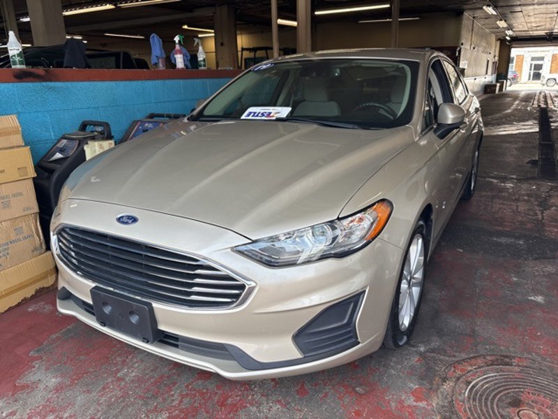 Used 2019 Ford Fusion SE image 1