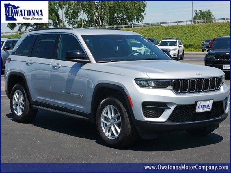 Certified 2024 Jeep Grand Cherokee Laredo X image 1