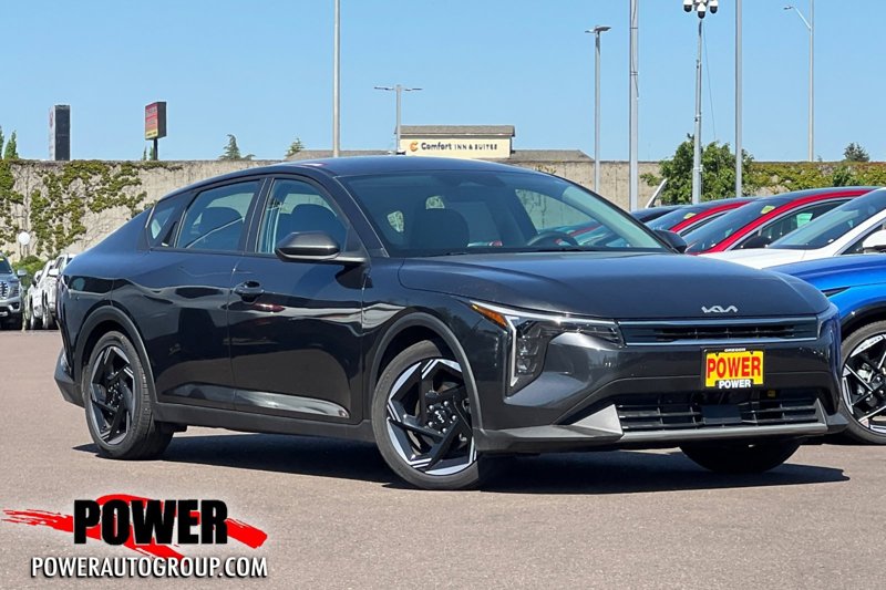 Certified 2025 Kia K4 EX image 1